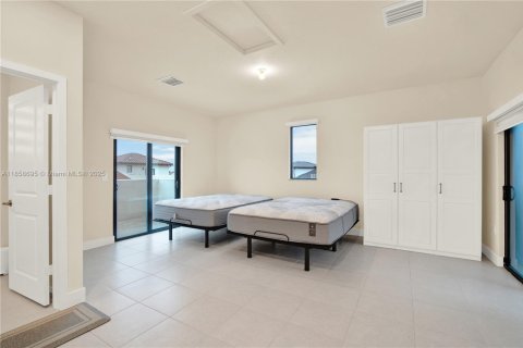 Townhouse in Doral, Florida 3 bedrooms, 173.36 sq.m. № 1887871 - photo 27