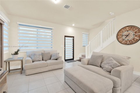Townhouse in Doral, Florida 3 bedrooms, 173.36 sq.m. № 1887871 - photo 12