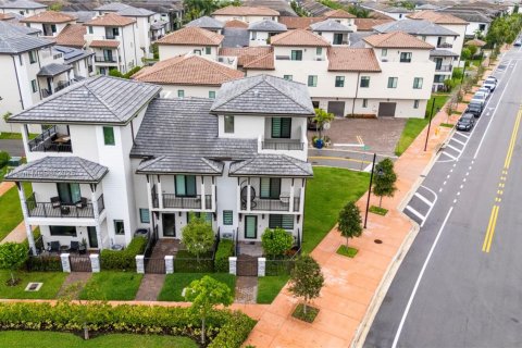Townhouse in Doral, Florida 3 bedrooms, 173.36 sq.m. № 1887871 - photo 6