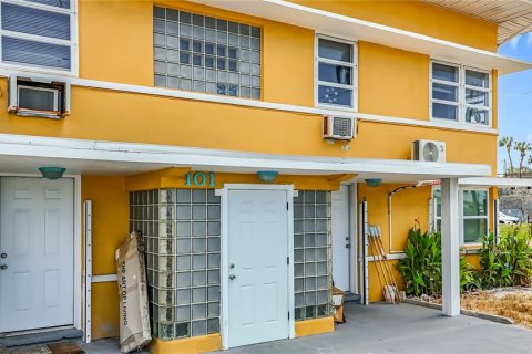 Apartamento en alquiler en Madeira Beach, Florida, 1 dormitorio, 69.68 m2 № 1915883 - foto 4