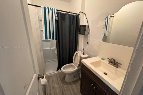Commercial property in Hialeah, Florida № 1939618 - photo 5