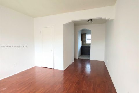 Villa ou maison à louer à Miami, Floride: 437.76 m2 № 1998302 - photo 4