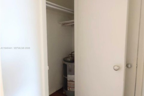 Villa ou maison à louer à Miami, Floride: 437.76 m2 № 1998302 - photo 10