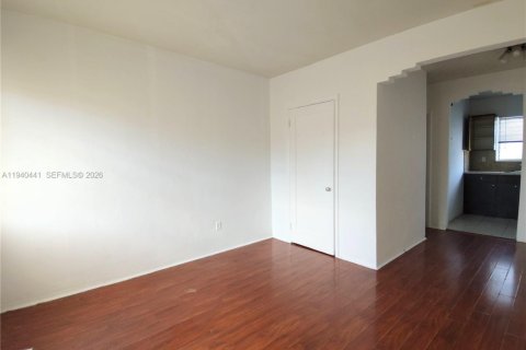 Villa ou maison à louer à Miami, Floride: 437.76 m2 № 1998302 - photo 3