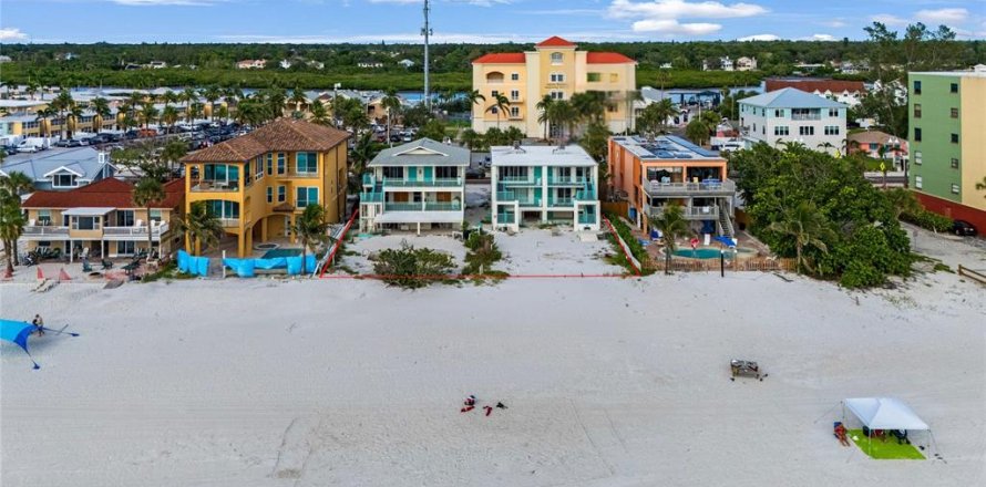Commercial property in Indian Shores, Florida № 1847192