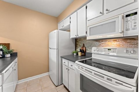 Copropriété à louer à Tampa, Floride: 2 chambres, 69.49 m2 № 2104975 - photo 9