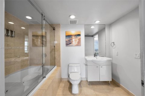 Copropriété à vendre à Hallandale Beach, Floride: 1 chambre, 80.92 m2 № 2145758 - photo 17