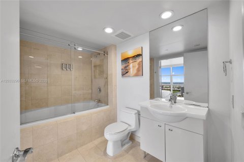 Copropriété à vendre à Hallandale Beach, Floride: 1 chambre, 80.92 m2 № 2145758 - photo 18