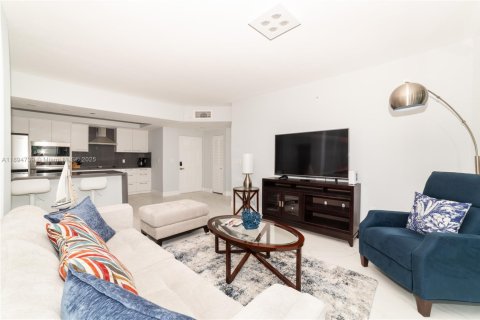 Condo in Sunny Isles Beach, Florida, 3 bedrooms № 2081441 - photo 12