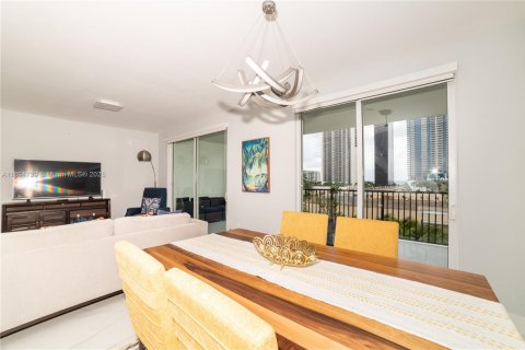 Condo in Sunny Isles Beach, Florida, 3 bedrooms № 2081441 - photo 10