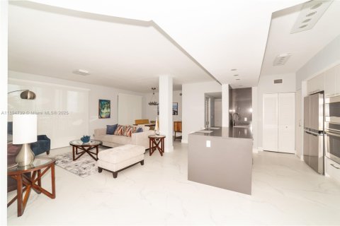 Condo in Sunny Isles Beach, Florida, 3 bedrooms № 2081441 - photo 2