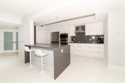 Condo in Sunny Isles Beach, Florida, 3 bedrooms № 2081441 - photo 15