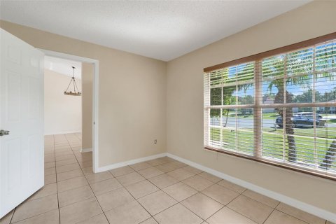 House in Kissimmee, Florida 4 bedrooms, 205.04 sq.m. № 1856547 - photo 12