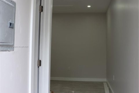 House in Dania Beach, Florida 3 bedrooms, 75.81 sq.m. № 1809066 - photo 20