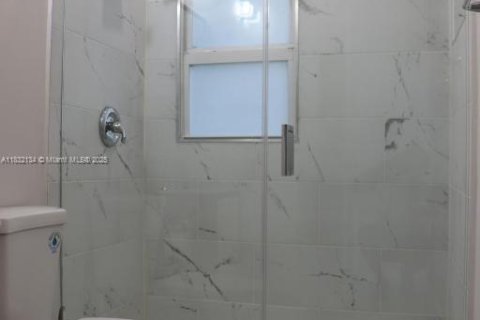 House in Dania Beach, Florida 3 bedrooms, 75.81 sq.m. № 1809066 - photo 8
