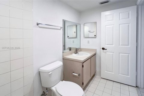 Townhouse in Sunrise, Florida 3 bedrooms, 130.9 sq.m. № 2083822 - photo 22