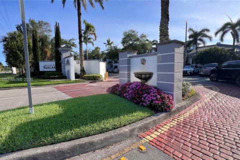 Townhouse in Sunrise, Florida 3 bedrooms, 130.9 sq.m. № 2083822 - photo 15