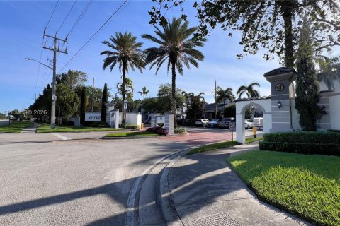 Townhouse in Sunrise, Florida 3 bedrooms, 130.9 sq.m. № 2083822 - photo 16