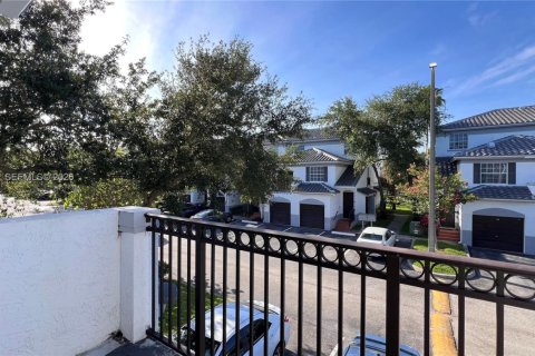 Townhouse in Sunrise, Florida 3 bedrooms, 130.9 sq.m. № 2083822 - photo 21