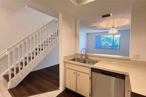 Townhouse in Sunrise, Florida 3 bedrooms, 130.9 sq.m. № 2083822 - photo 11