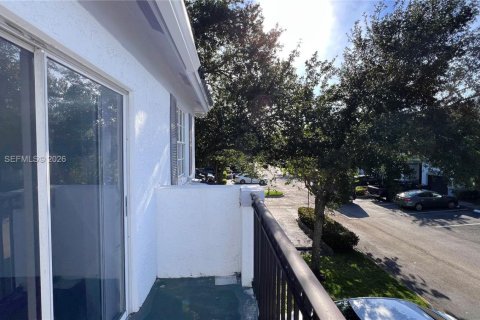 Townhouse in Sunrise, Florida 3 bedrooms, 130.9 sq.m. № 2083822 - photo 20