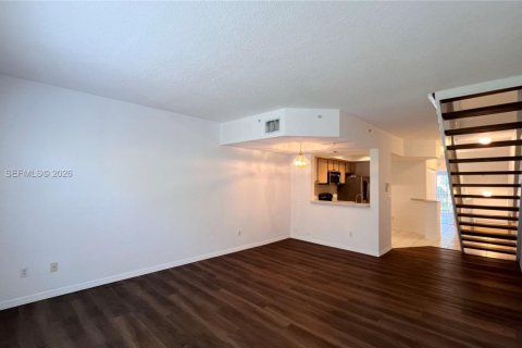 Townhouse in Sunrise, Florida 3 bedrooms, 130.9 sq.m. № 2083822 - photo 3