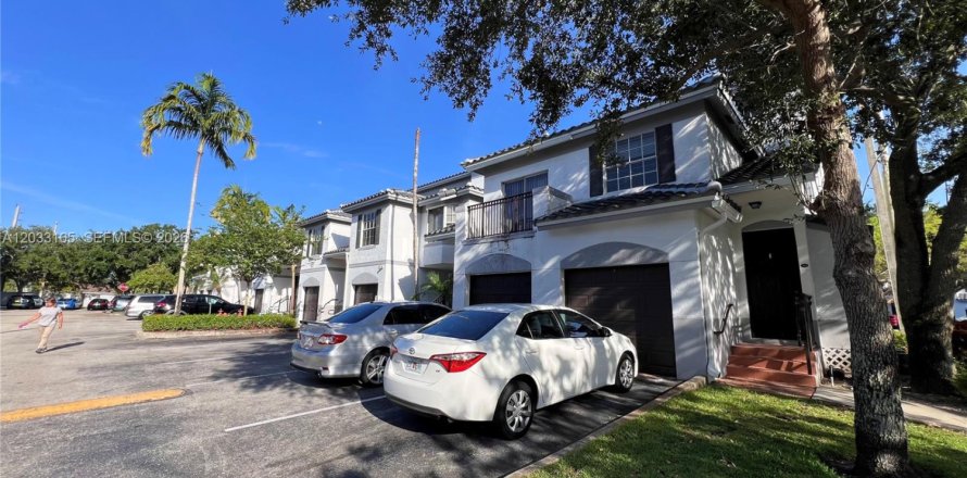 Townhouse in Sunrise, Florida 3 bedrooms, 130.9 sq.m. № 2083822