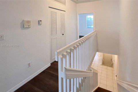 Townhouse in Sunrise, Florida 3 bedrooms, 130.9 sq.m. № 2083822 - photo 4