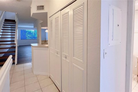 Townhouse in Sunrise, Florida 3 bedrooms, 130.9 sq.m. № 2083822 - photo 7
