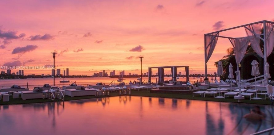 Кондоминиум с 1 спальней в Майами-Бич, Флорида № 2037097