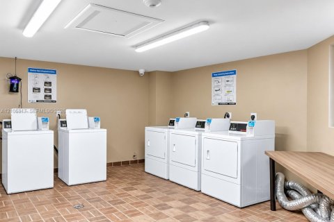 Copropriété à louer à Miami, Floride: 2 chambres, 89.65 m2 № 2418184 - photo 29