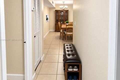 Copropriété à louer à Miami, Floride: 2 chambres, 89.65 m2 № 2418184 - photo 12