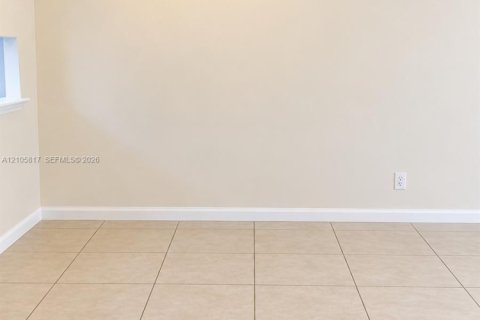 Copropriété à louer à Miami, Floride: 2 chambres, 89.65 m2 № 2418184 - photo 9