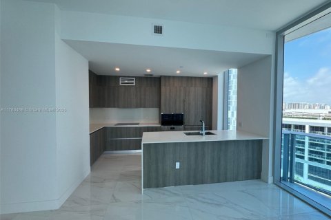 Condominio en venta en Sunny Isles Beach, Florida, 2 dormitorios, 155.61 m2 № 1935875 - foto 5