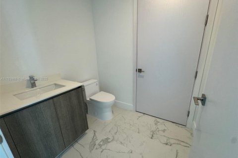 Condominio en venta en Sunny Isles Beach, Florida, 2 dormitorios, 155.61 m2 № 1935875 - foto 9