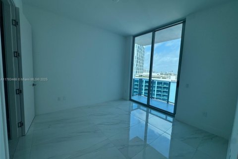 Condominio en venta en Sunny Isles Beach, Florida, 2 dormitorios, 155.61 m2 № 1935875 - foto 11
