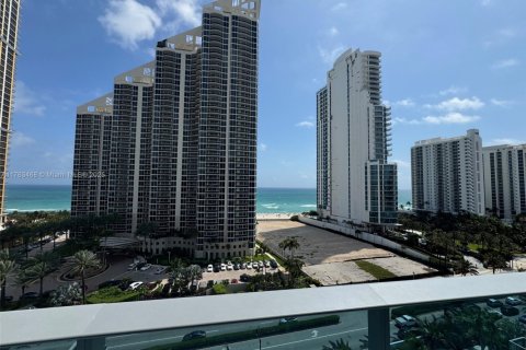 Condo in Sunny Isles Beach, Florida, 2 bedrooms  № 1935875 - photo 19