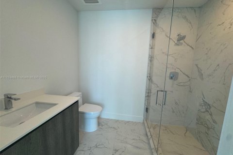 Condominio en venta en Sunny Isles Beach, Florida, 2 dormitorios, 155.61 m2 № 1935875 - foto 15