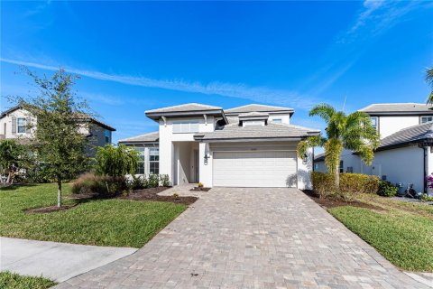House in Bradenton, Florida 5 bedrooms, 273.04 sq.m. № 2131655