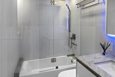 Condo in Sunny Isles Beach, Florida, 3 bedrooms № 2145926 - photo 25