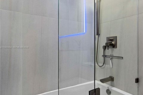 Condo in Sunny Isles Beach, Florida, 3 bedrooms № 2145926 - photo 27