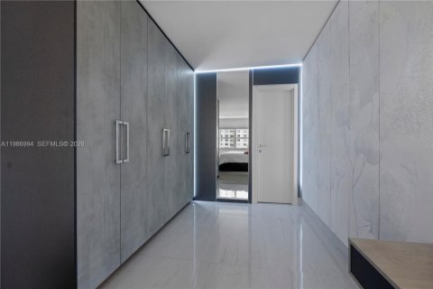 Condo in Sunny Isles Beach, Florida, 3 bedrooms № 2145926 - photo 17