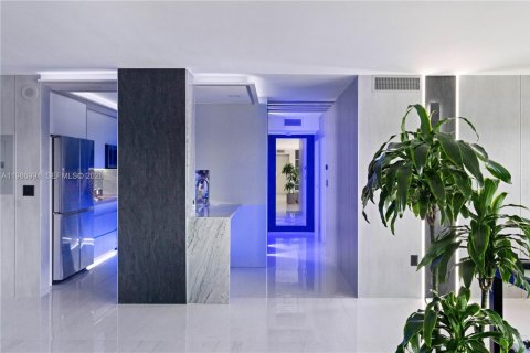 Condo in Sunny Isles Beach, Florida, 3 bedrooms № 2145926 - photo 12
