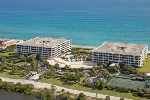 Condo in Palm Beach, Florida, 2 bedrooms  № 1465912 - photo 1
