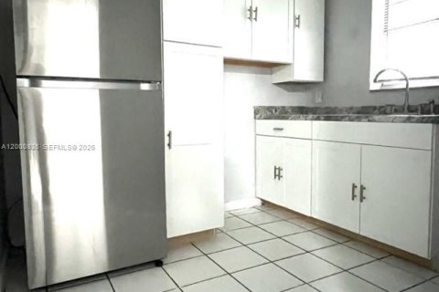 Снять в аренду виллу или дом в Холливуд, Флорида 1 спальня, 92.16м2, № 2074874 - фото 7