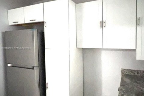 Снять в аренду виллу или дом в Холливуд, Флорида 1 спальня, 92.16м2, № 2074874 - фото 6