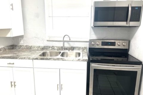 Снять в аренду виллу или дом в Холливуд, Флорида 1 спальня, 92.16м2, № 2074874 - фото 4