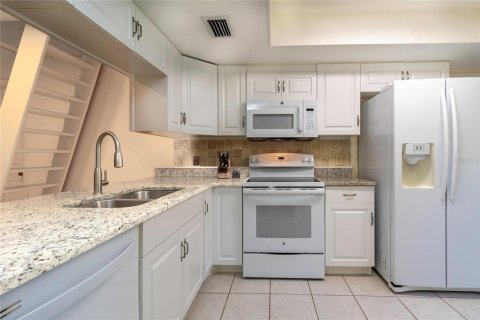 Купить кондоминиум в Дебари, Флорида 8 комнат, 109.44м2, № 2410386 - фото 9