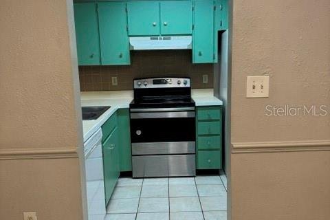Townhouse in New Port Richey, Florida 2 bedrooms, 114.83 sq.m. № 2215819 - photo 12