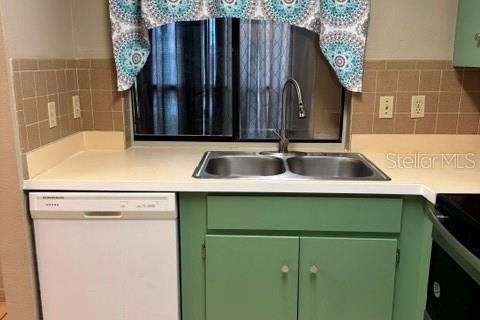 Townhouse in New Port Richey, Florida 2 bedrooms, 114.83 sq.m. № 2215819 - photo 11